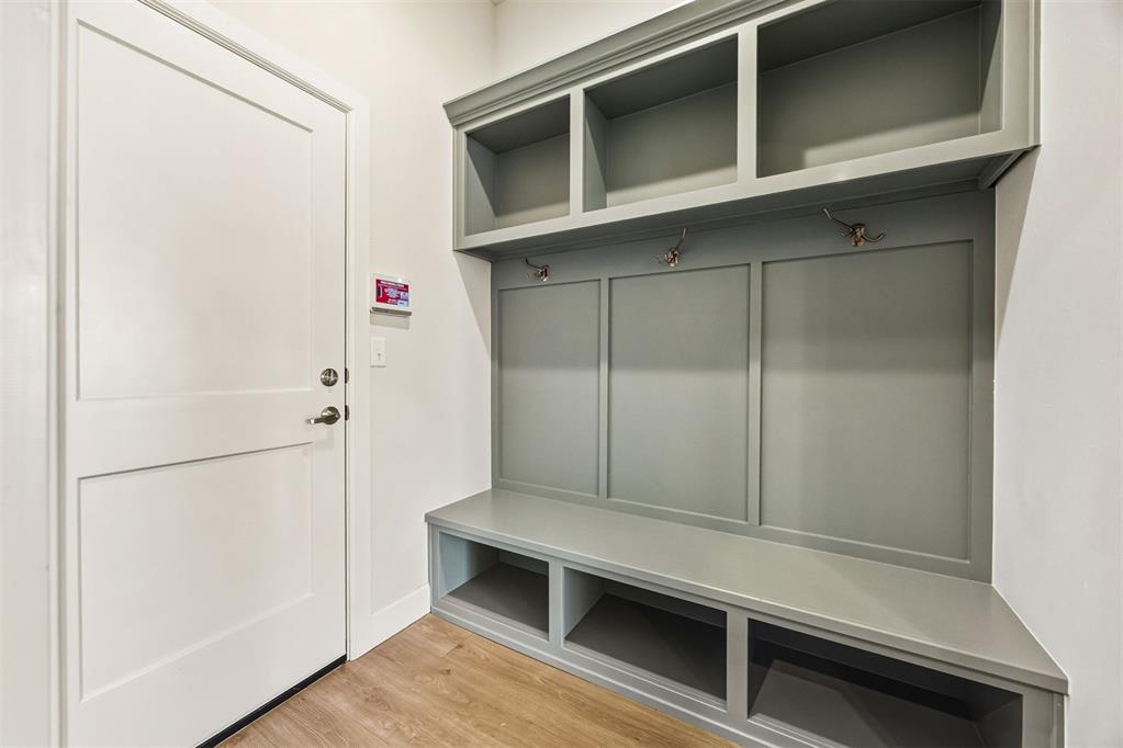 2316 Los Angeles Avenue