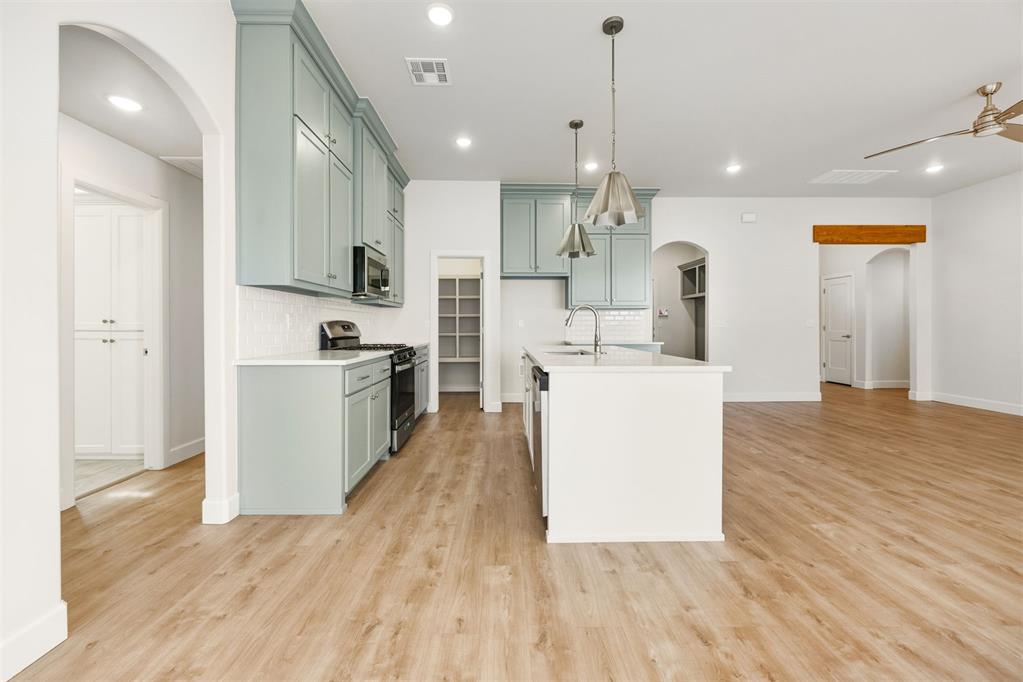 2316 Los Angeles Avenue