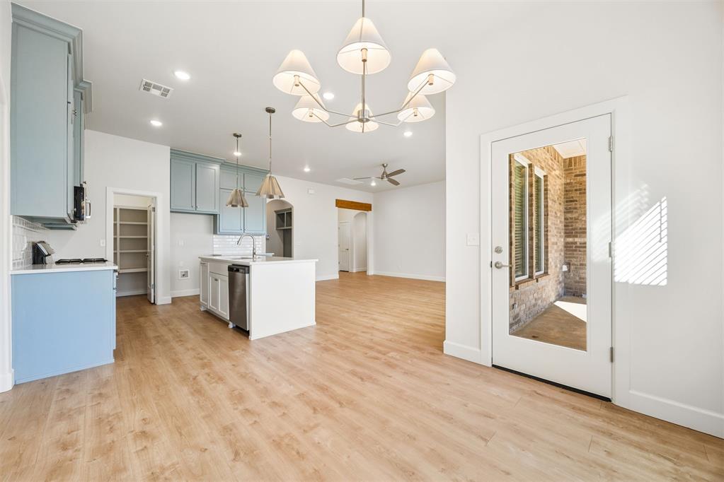 2316 Los Angeles Avenue