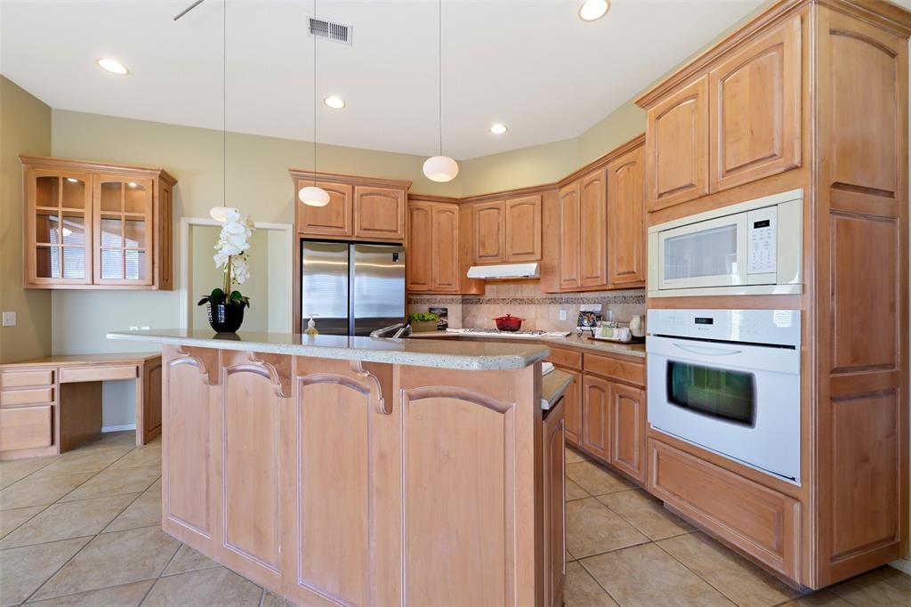 800 Longmeadow Court