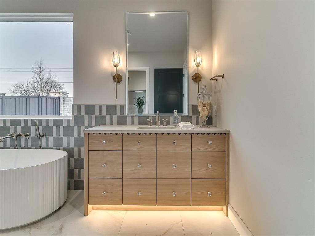 6305 NW 150th Terrace