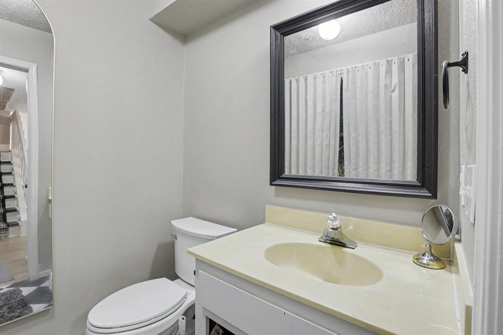 9828 Hefner Village Place