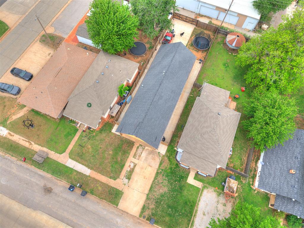 208 E Broadway Avenue