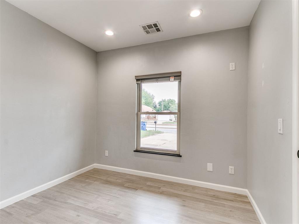 208 E Broadway Avenue