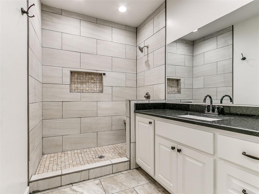 208 E Broadway Avenue