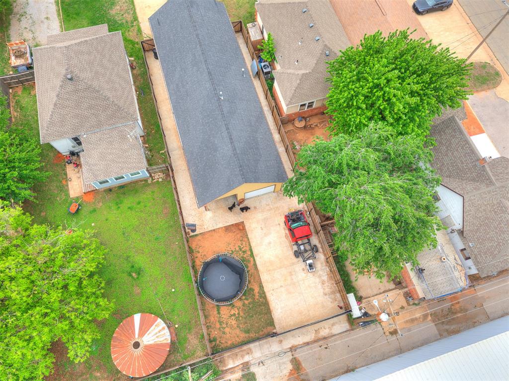 208 E Broadway Avenue