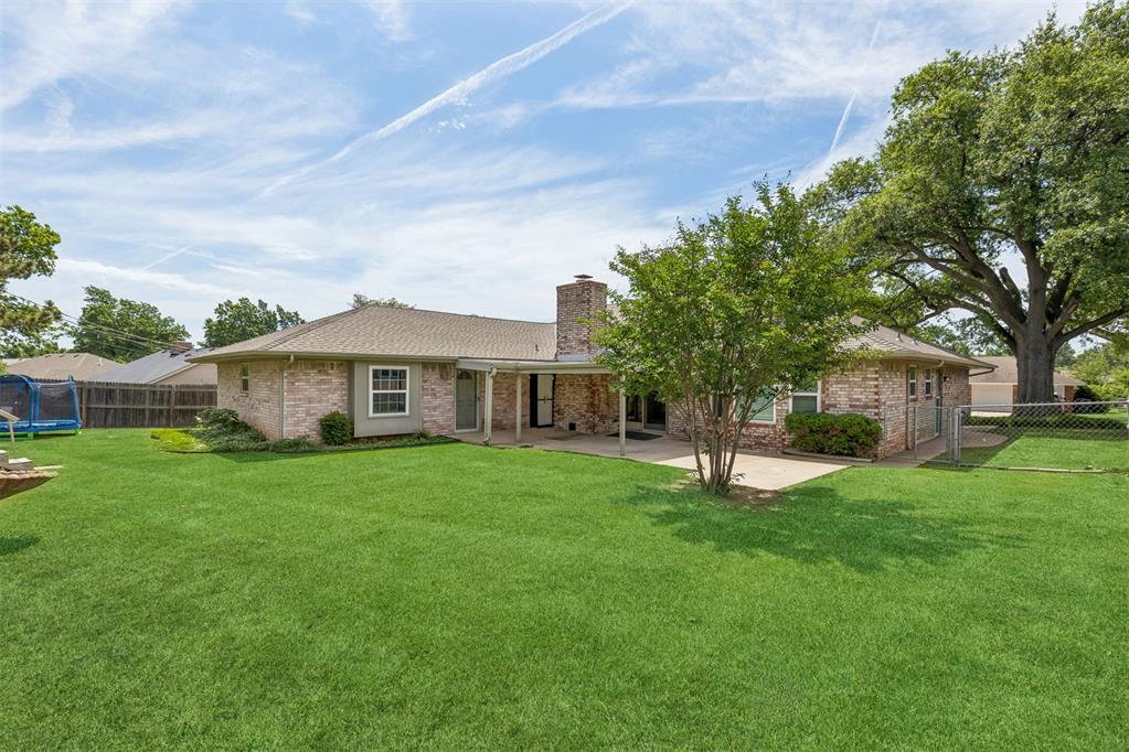 5005 NW 62nd Terrace