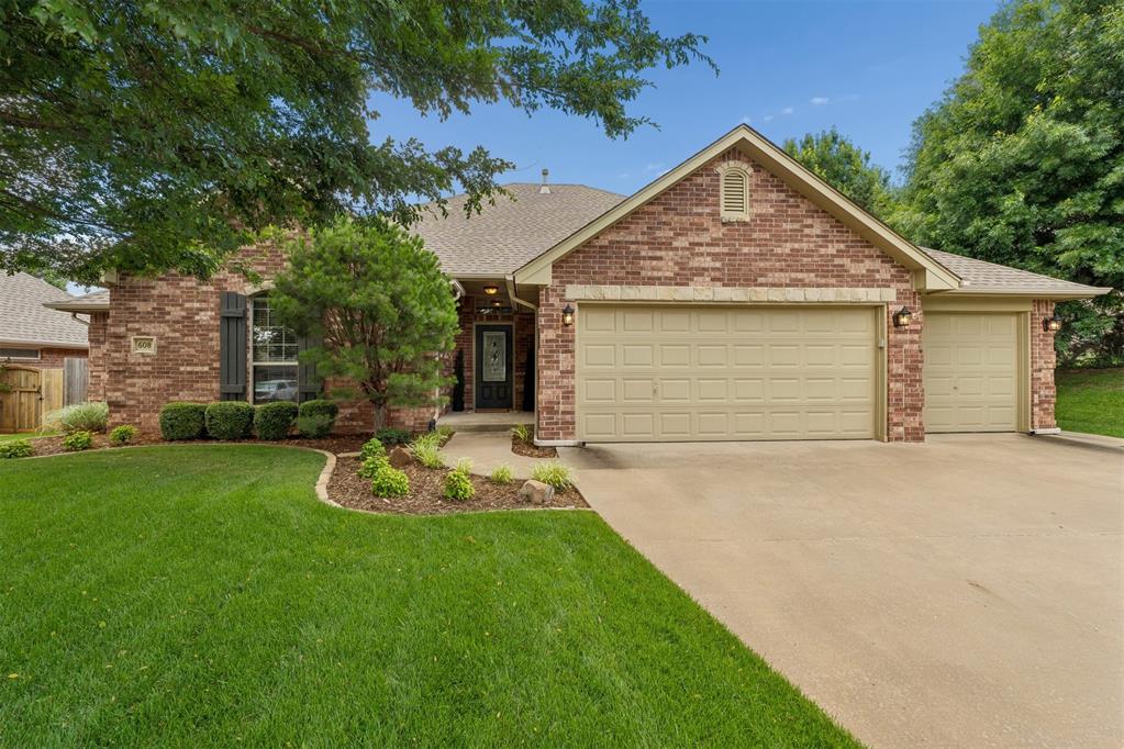 608 Ash Grove Circle