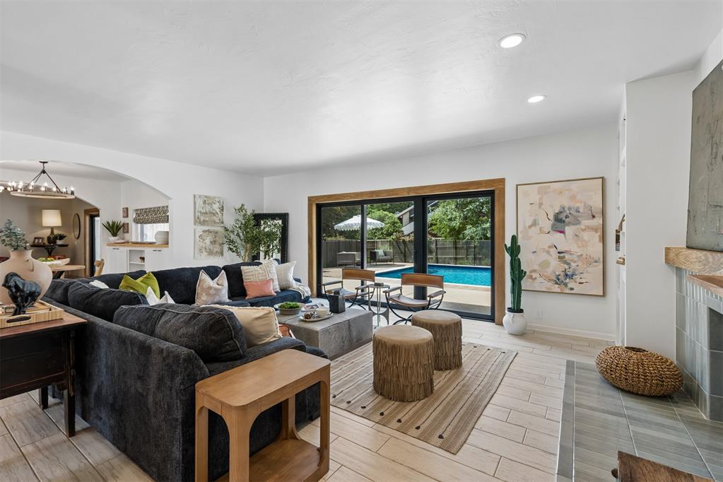 1011 Irvine Terrace