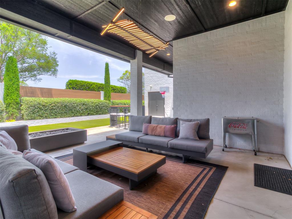 15617 Woodleaf Lane