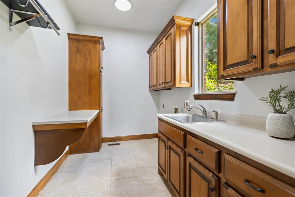 3824 Villas Creek Court