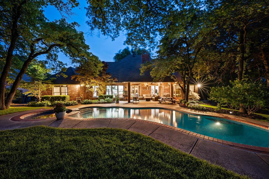 3824 Deerbrook Court