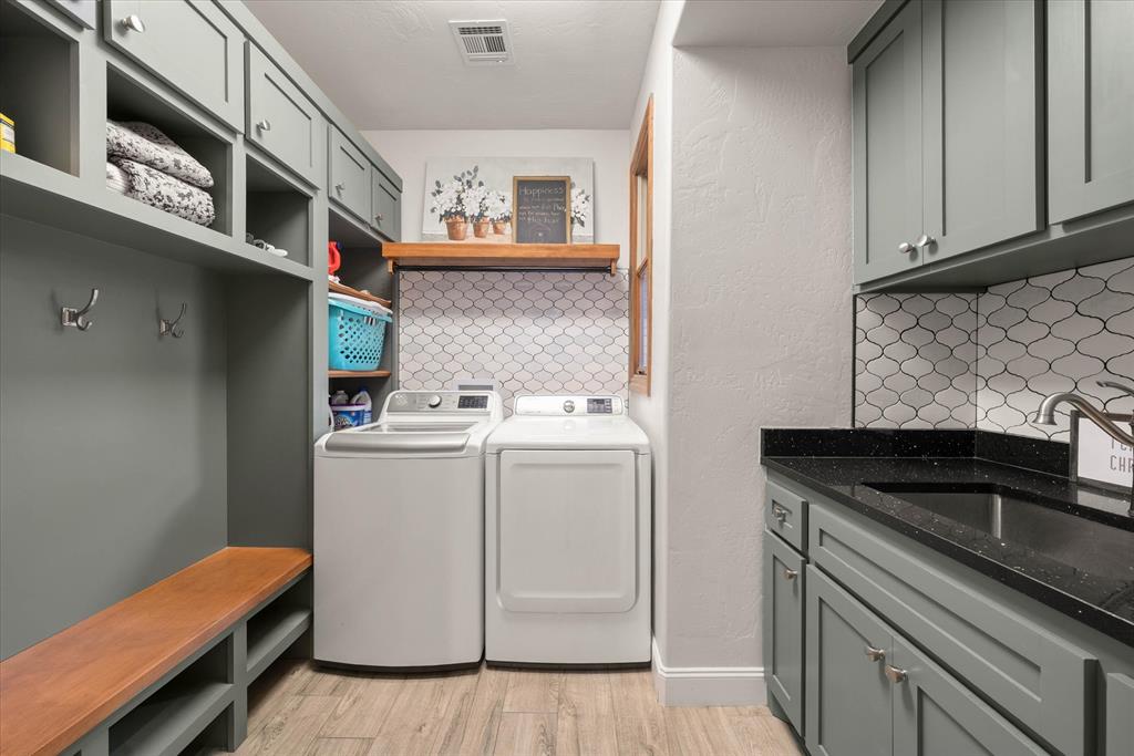 3824 Deerbrook Court