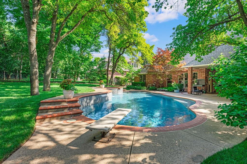 3824 Deerbrook Court