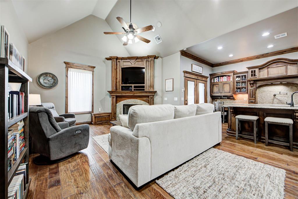 806 Chateau Court