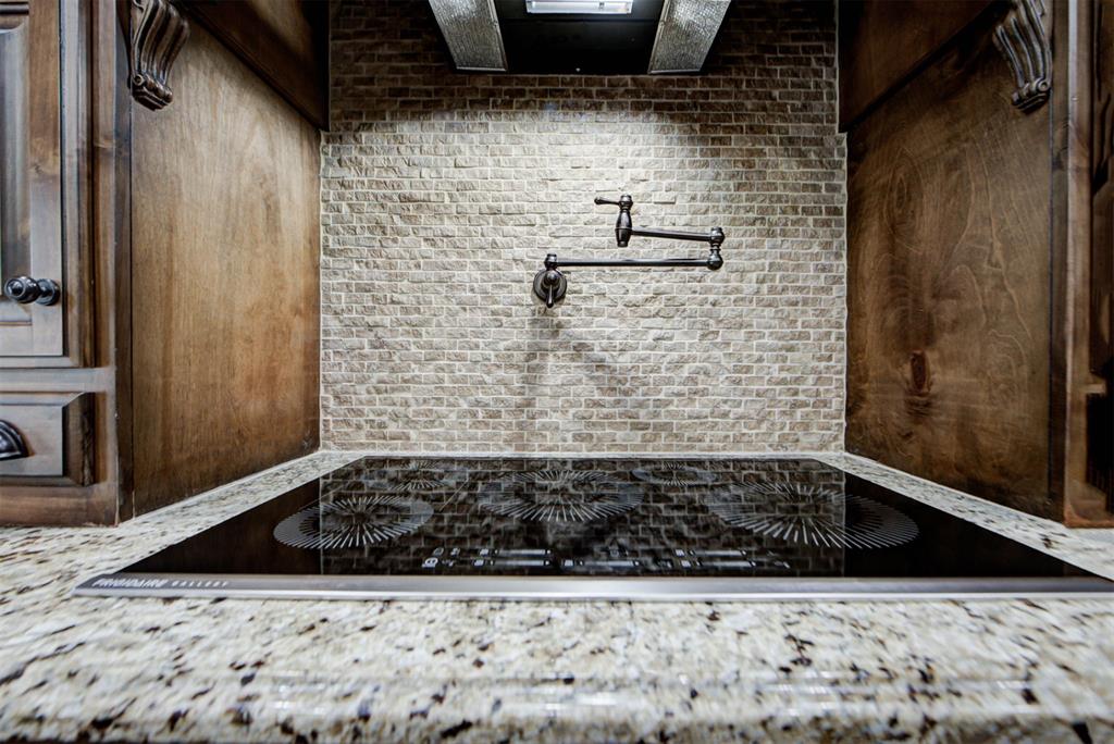 806 Chateau Court