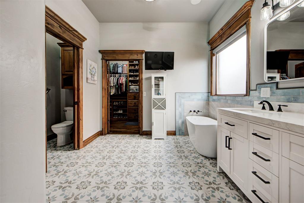 806 Chateau Court