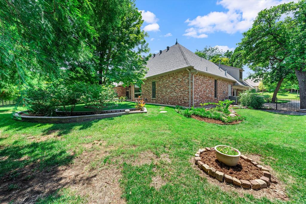 2808 Woodland Creek Drive