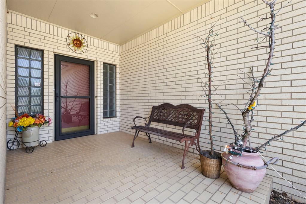 812 Julies Trail