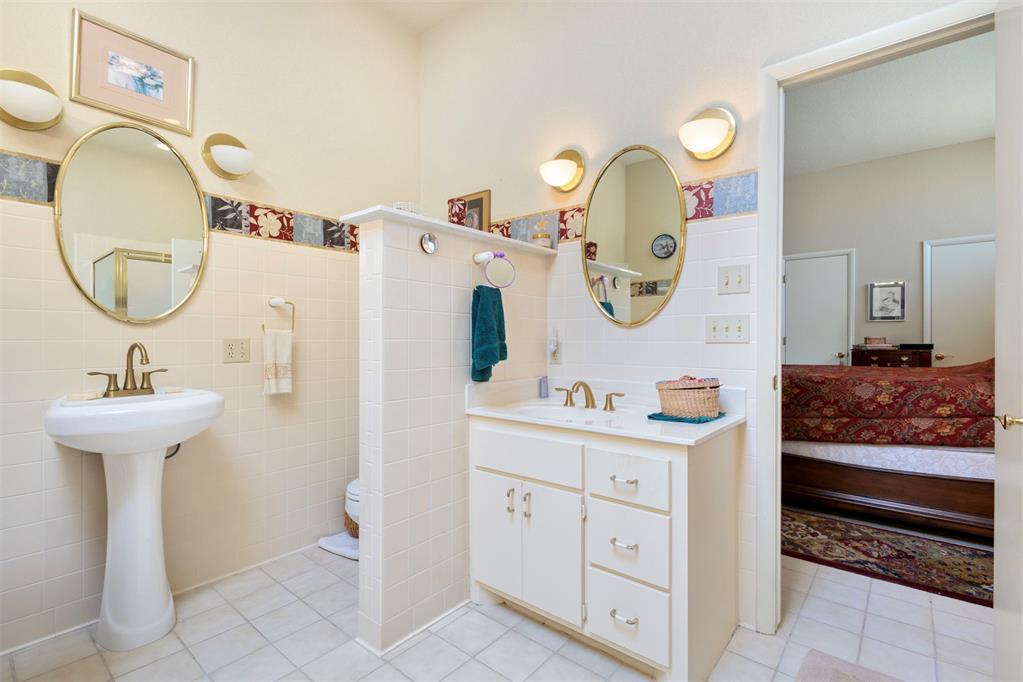 812 Julies Trail