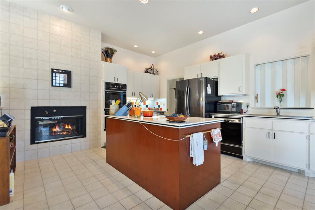 812 Julies Trail