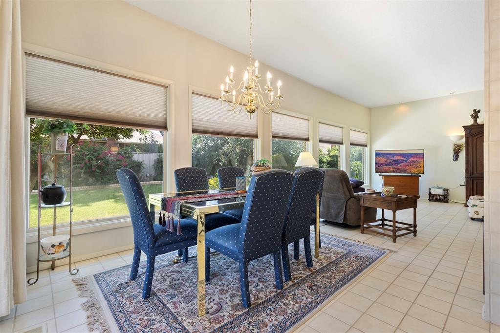 812 Julies Trail