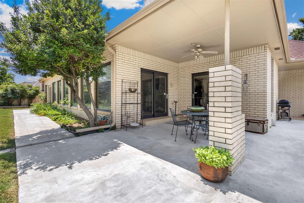 812 Julies Trail