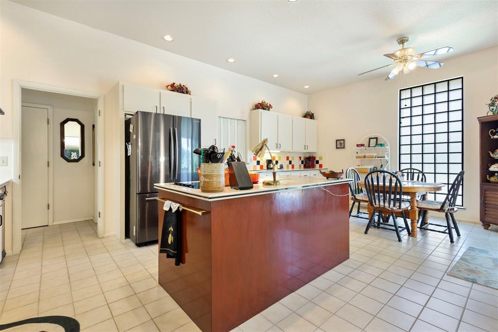 812 Julies Trail