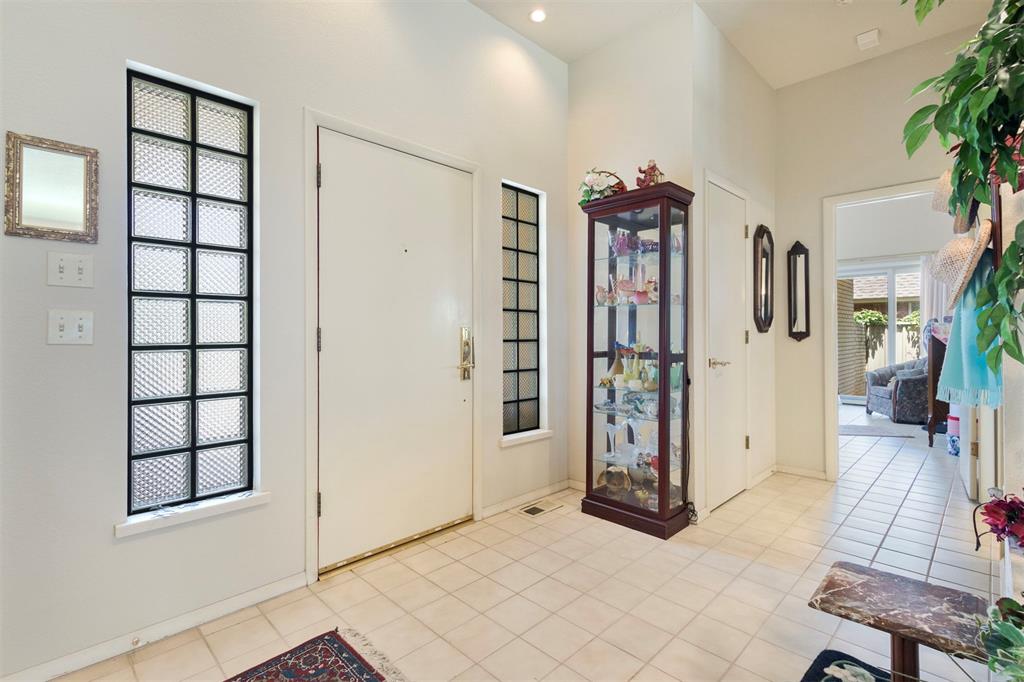 812 Julies Trail