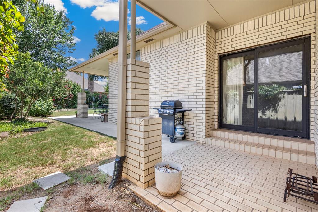 812 Julies Trail