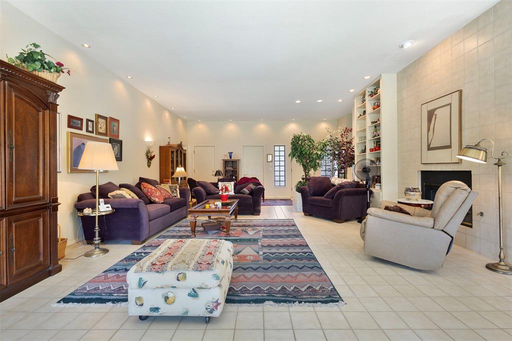812 Julies Trail