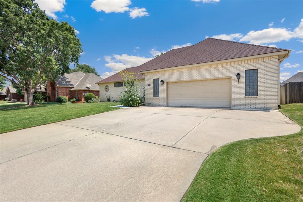 812 Julies Trail