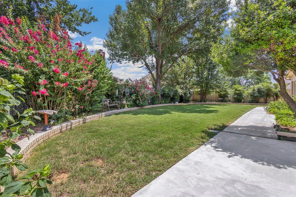 812 Julies Trail