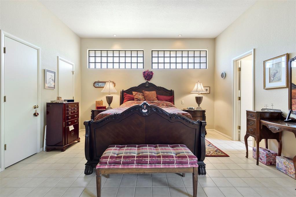 812 Julies Trail