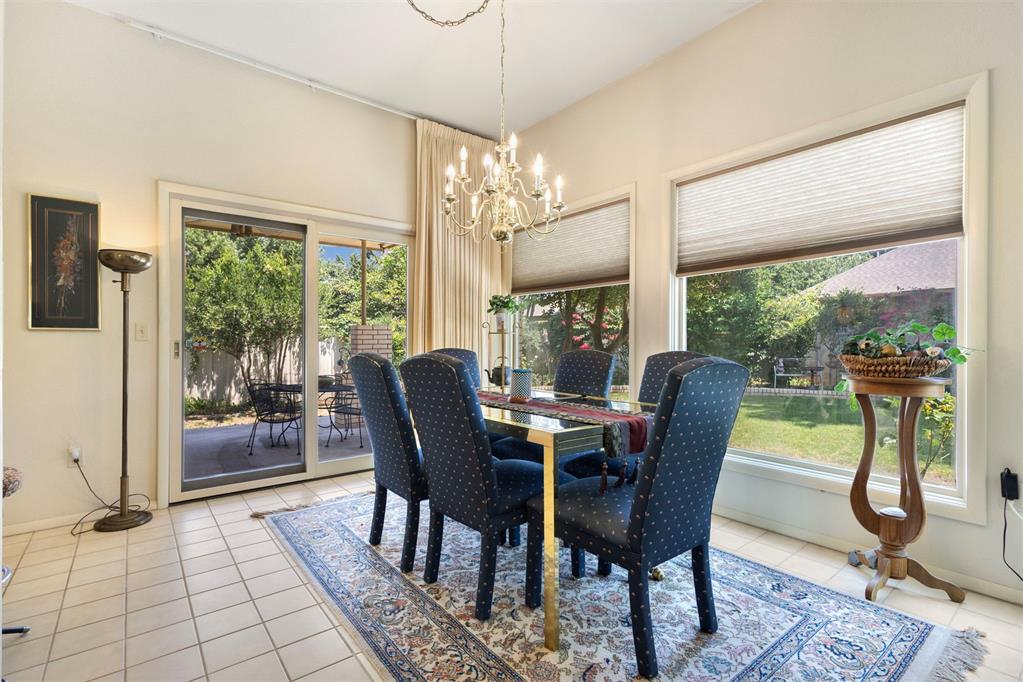 812 Julies Trail