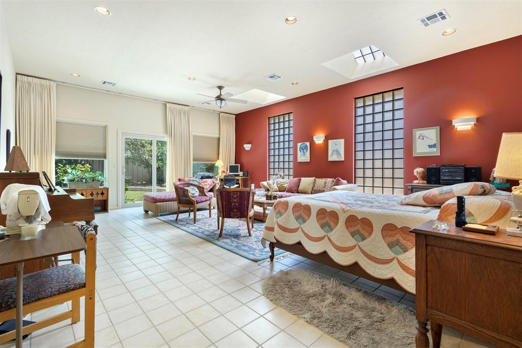 812 Julies Trail