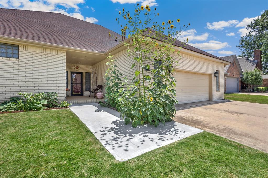 812 Julies Trail