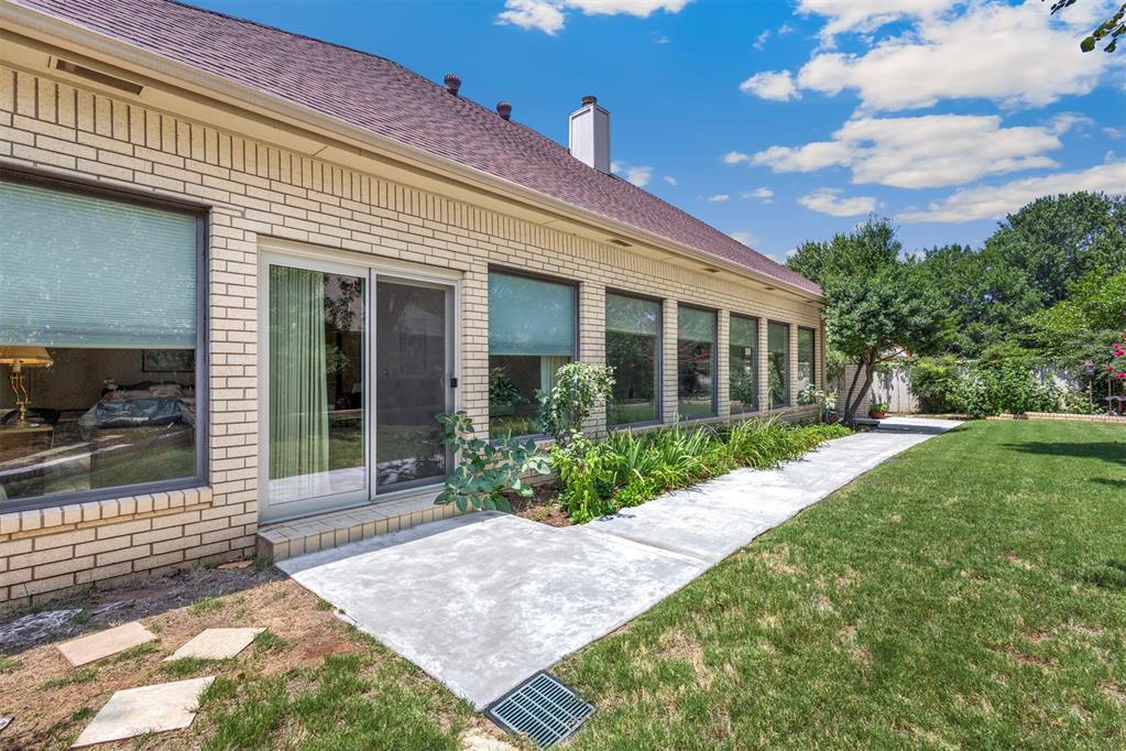 812 Julies Trail