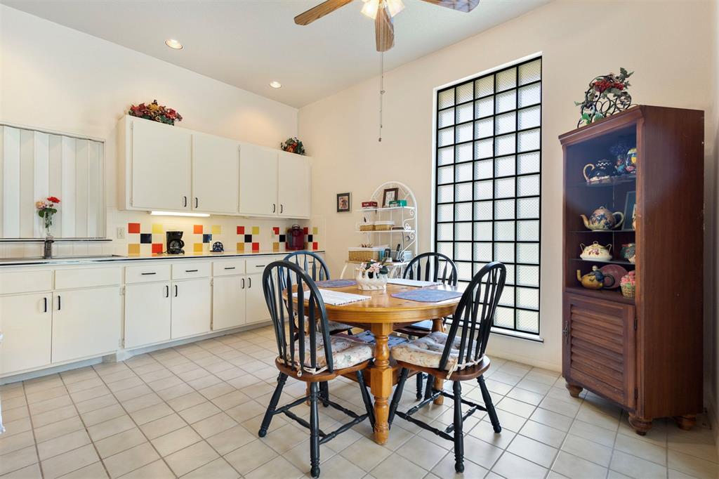 812 Julies Trail