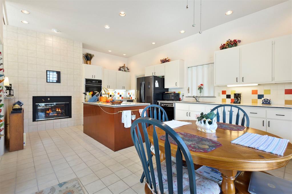 812 Julies Trail