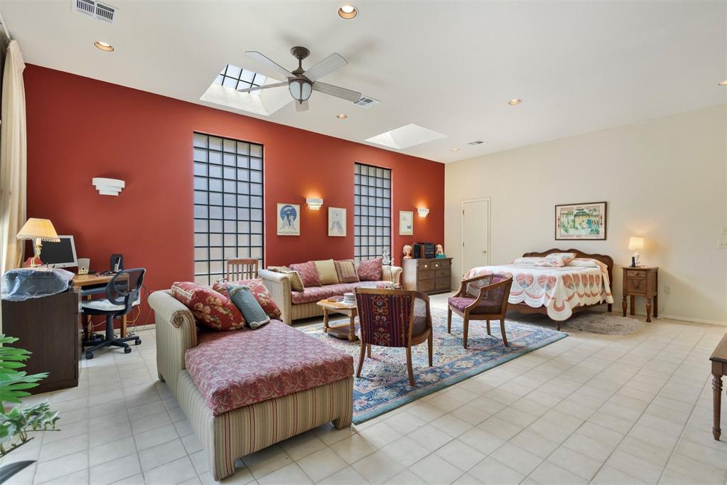 812 Julies Trail