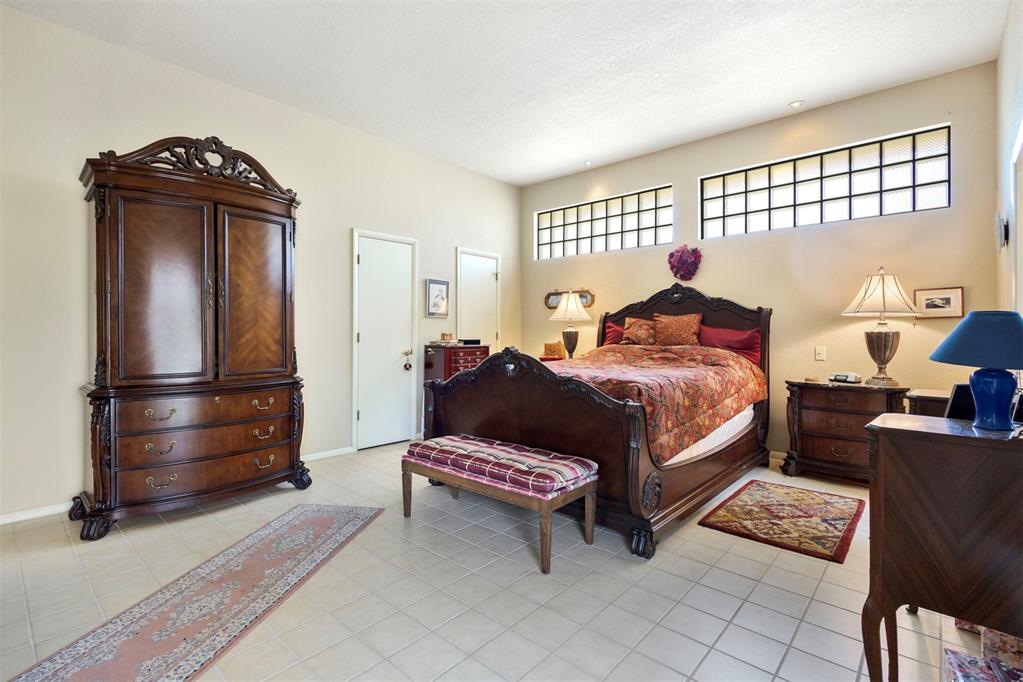 812 Julies Trail