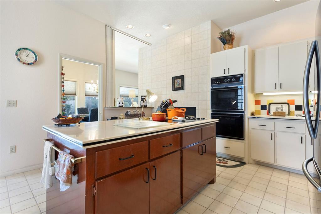 812 Julies Trail