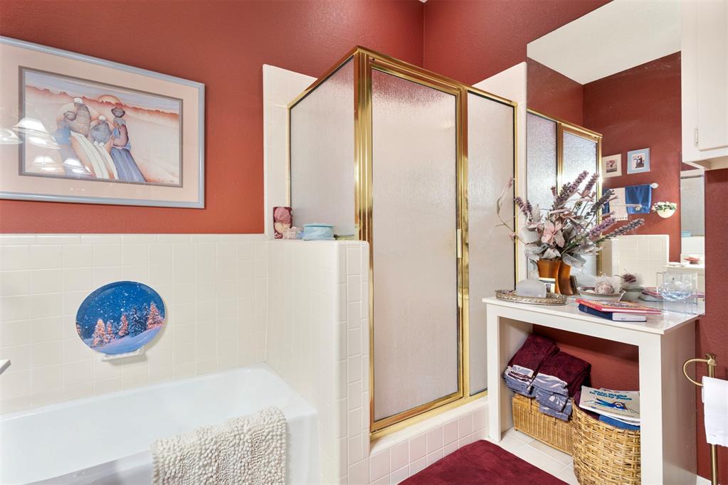 812 Julies Trail