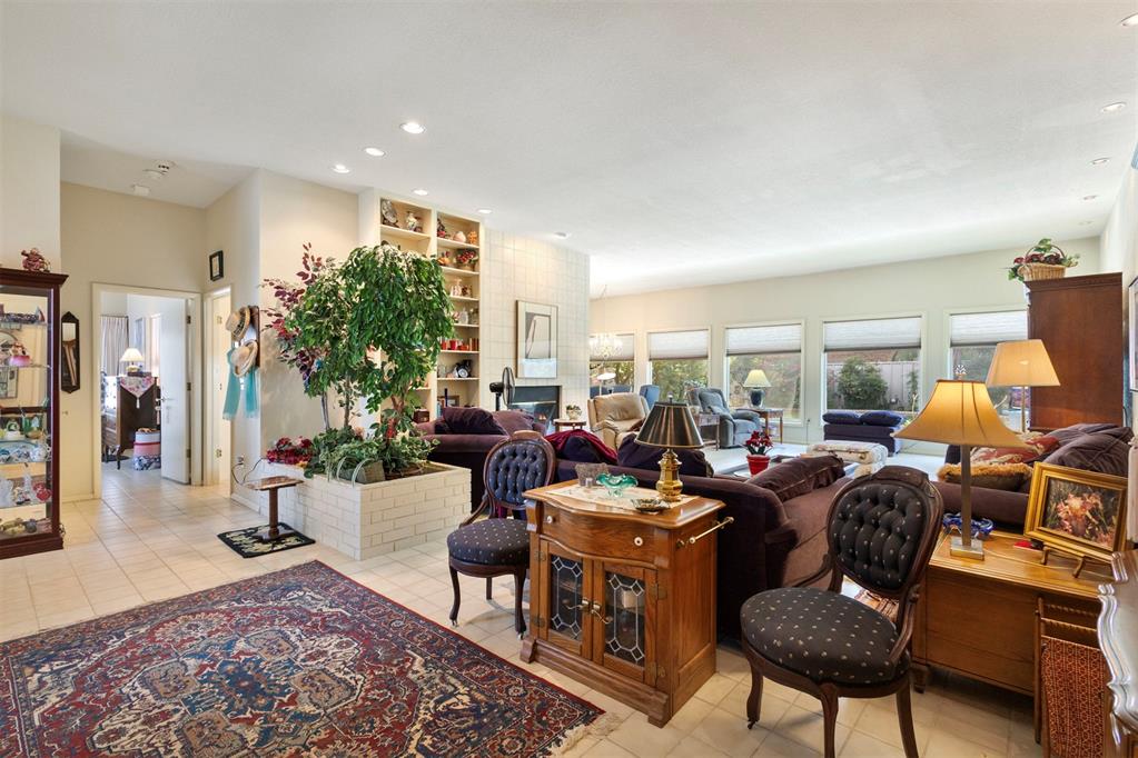 812 Julies Trail