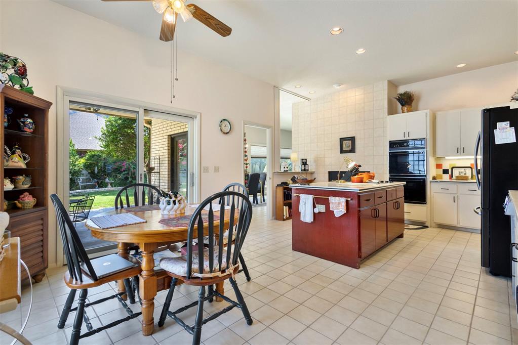 812 Julies Trail