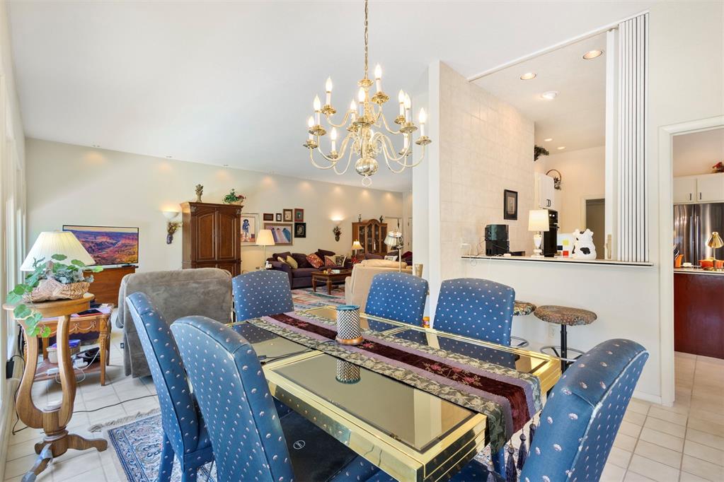 812 Julies Trail