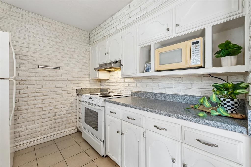 11323 N May Avenue Unit: B