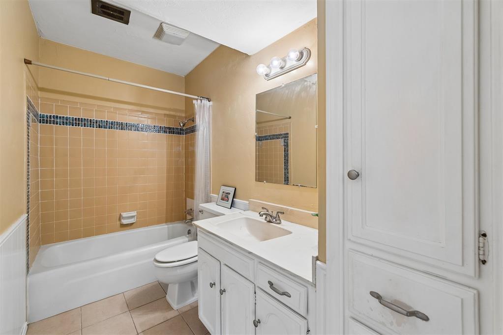 11323 N May Avenue Unit: B