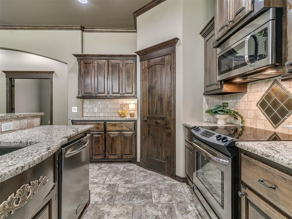 1001 Summerhill Drive
